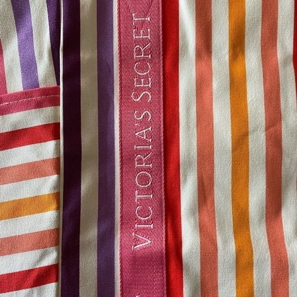 NWT-VICTORIAS SECRET-LARGE TOTE/OVERNIGHT BAG - Picture 5 of 6